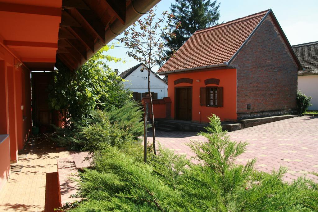 Otto Panzio Villany Exterior photo