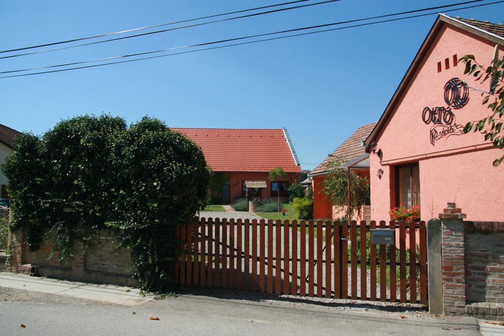 Otto Panzio Villany Exterior photo